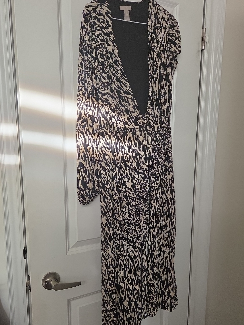 H&M Black and Cream Crinkle Patterned Maxi Dress - Worn Once